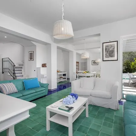 Sleeps 9 Pool Air Con Wifi Torca