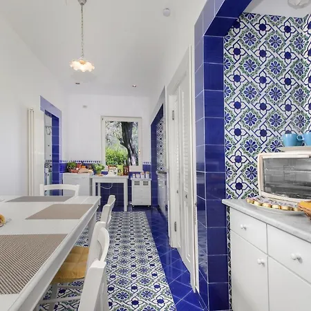 Sleeps 9 Pool Air Con Wifi Torca