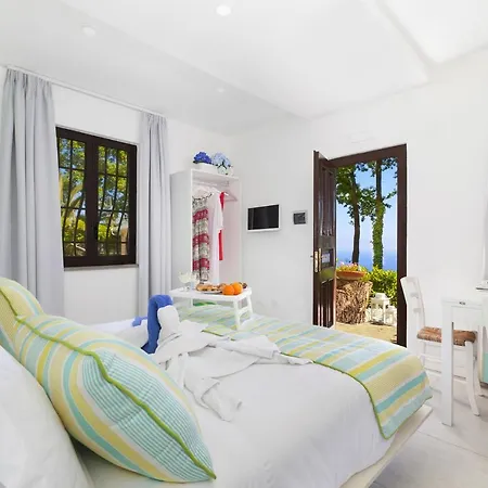 Sleeps 9 Pool Air Con Wifi Torca