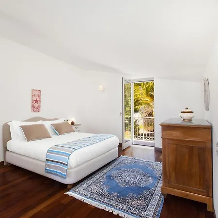 Sleeps 9 Pool Air Con Wifi