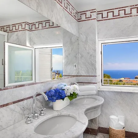 Sleeps 9 Pool Air Con Wifi * Torca