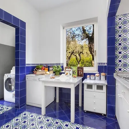 Sleeps 9 Pool Air Con Wifi