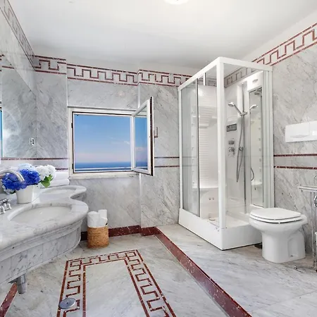 Sleeps 9 Pool Air Con Wifi * Torca